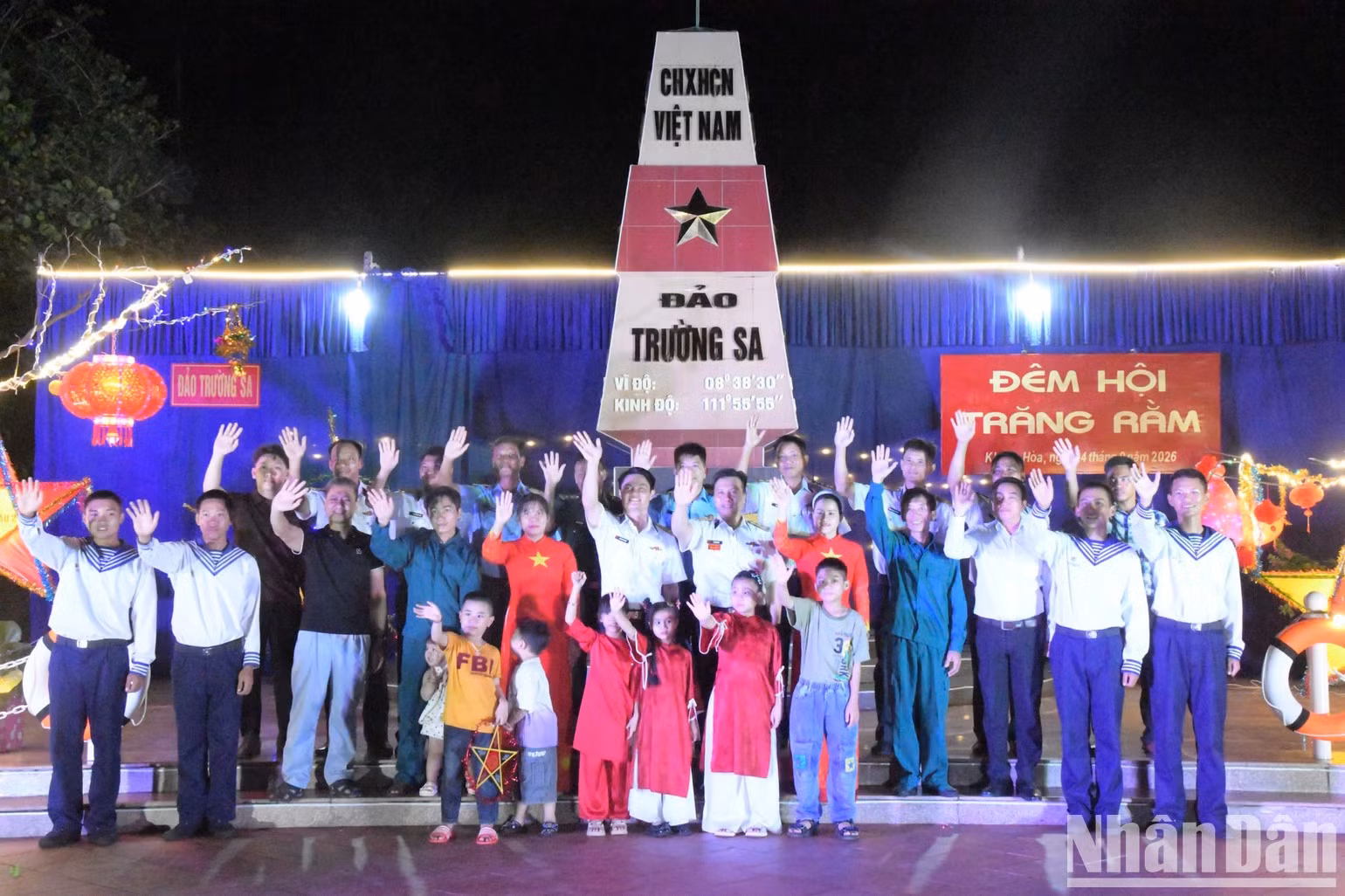 Cuadros, soldados y niños en Truong Sa envían sus felicitaciones por el Festival del Medio Otoño a la infancia de todo el país.