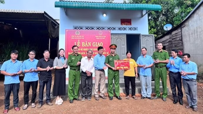 La provincia de Dak Lak finalizó en el período la construcción y reparación de ocho mil 915 casas, la totalidad del plan.
