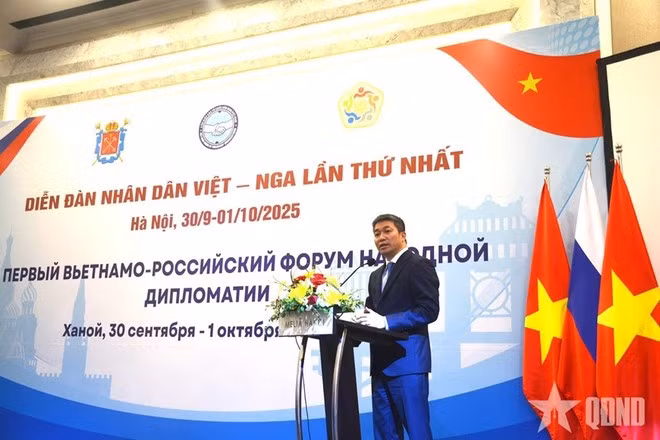 Phan Anh Son, presidente de la Unión de Organizaciones de Amistad de Vietnam, habla en el evento. (Foto: qdnd.vn)