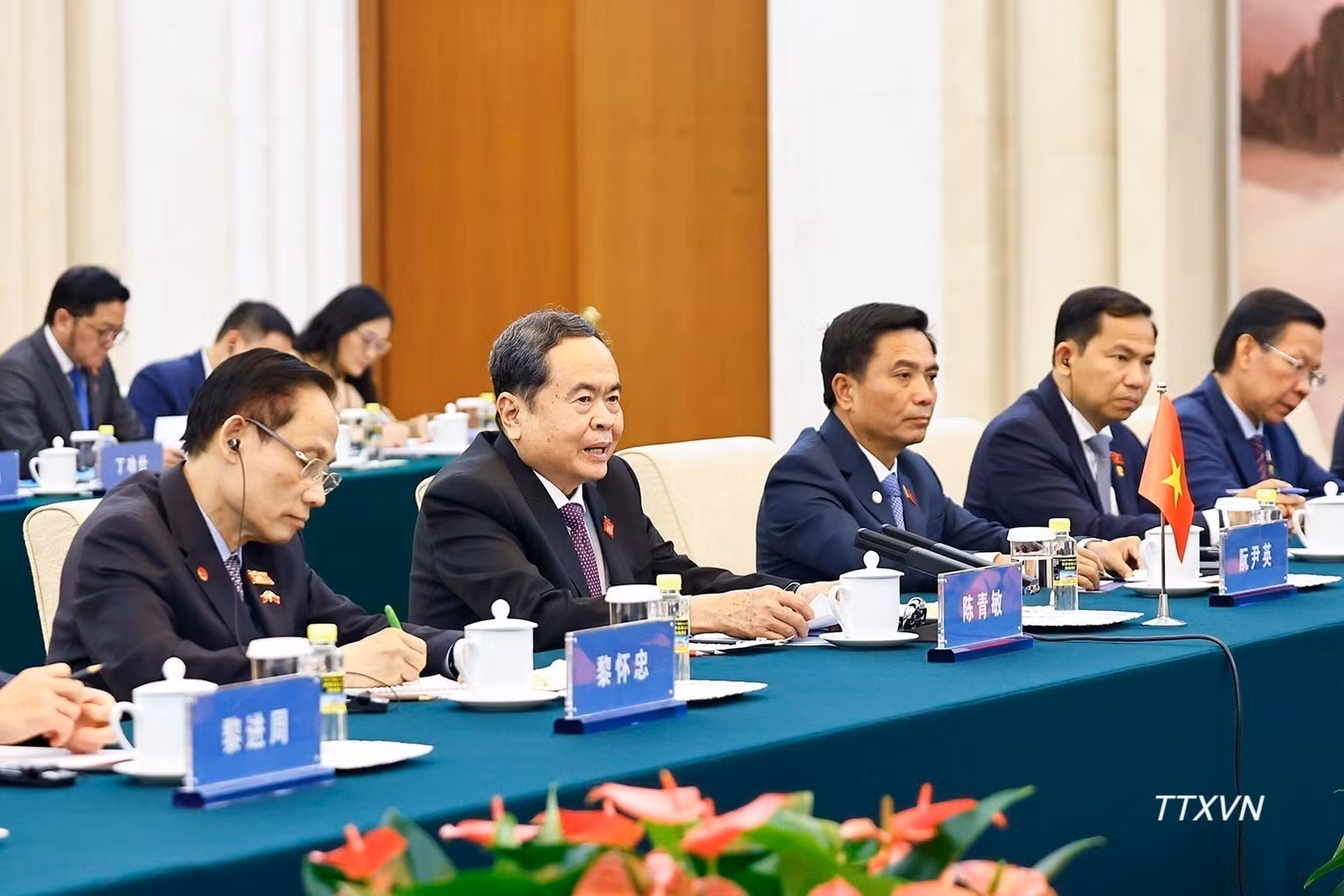 El presidente de la Asamblea Nacional de Vietnam, Tran Thanh Man, interviene en la reunión. (Foto: VNA)