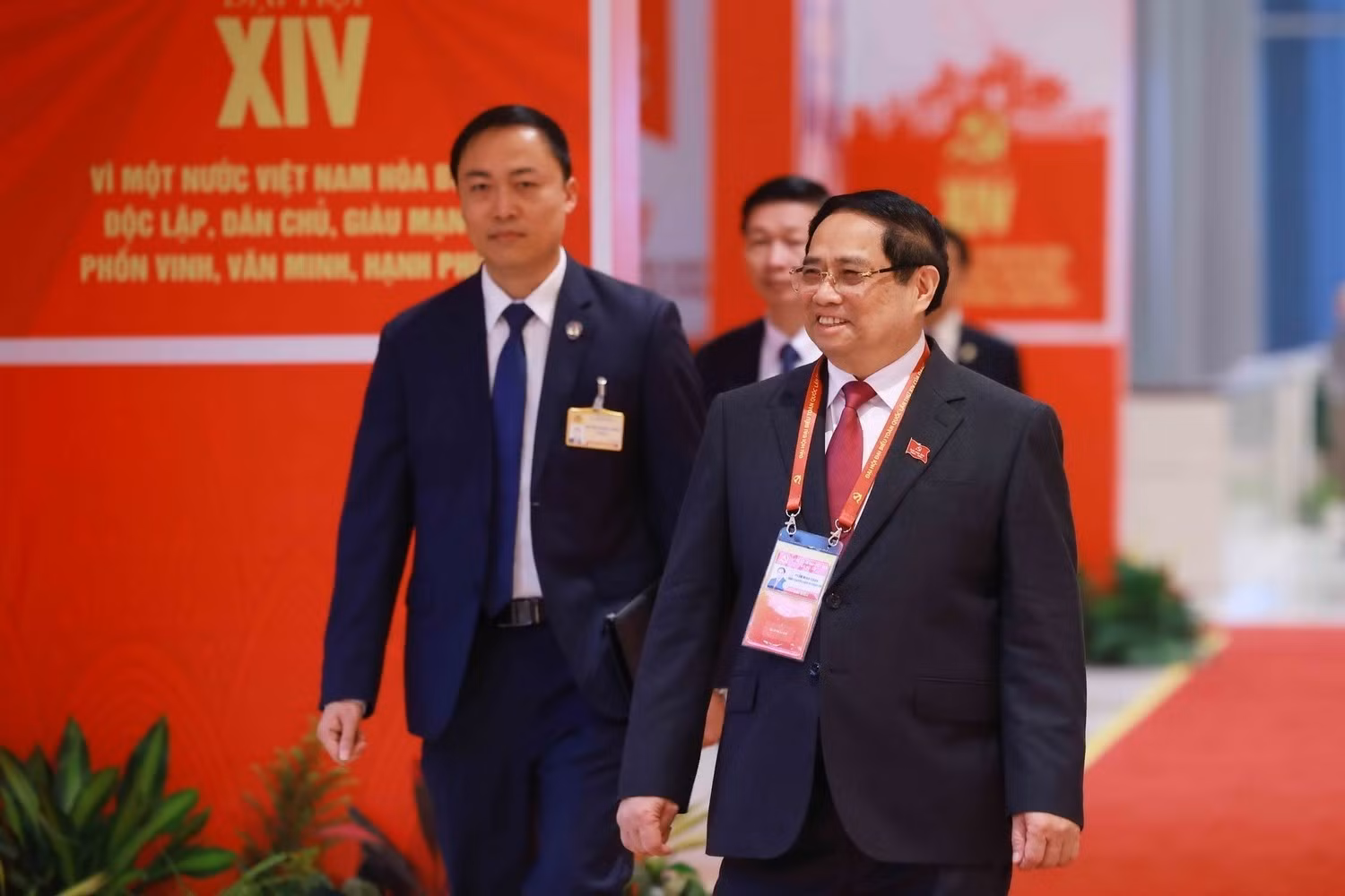El primer ministro de Vietnam, Pham Minh Chinh, llega al evento.