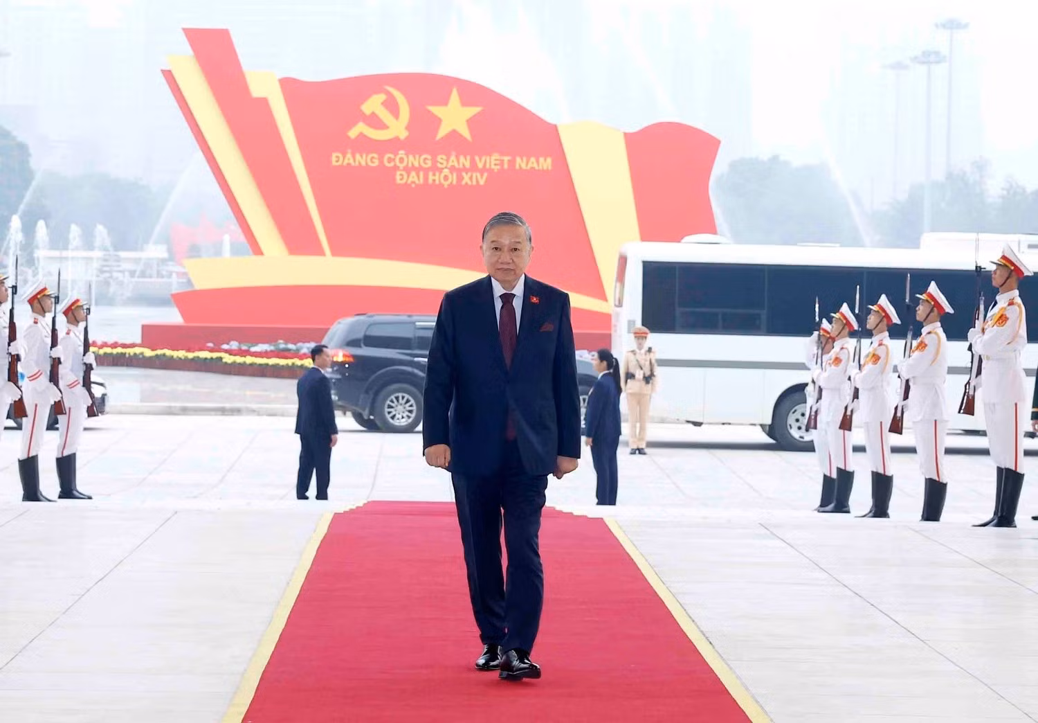El secretario general del Partido Comunista de Vietnam, To Lam, llega al Centro Nacional de Convenciones.