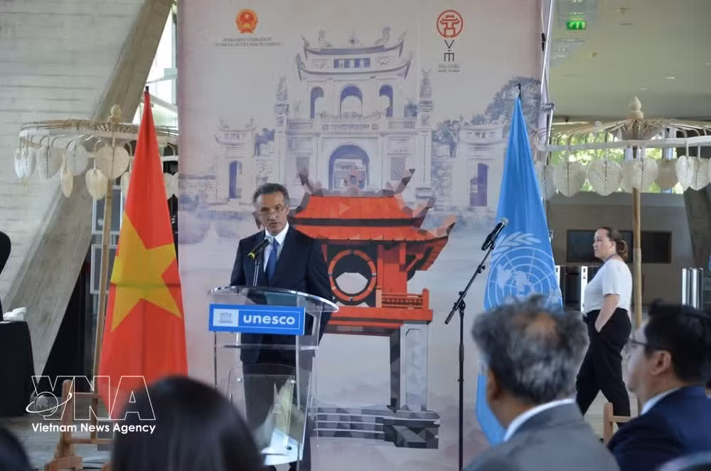 El asistente del director general de la Unesco para Cultura, Nayef Al-Fayez, habla en el evento. (Foto: VNA)
