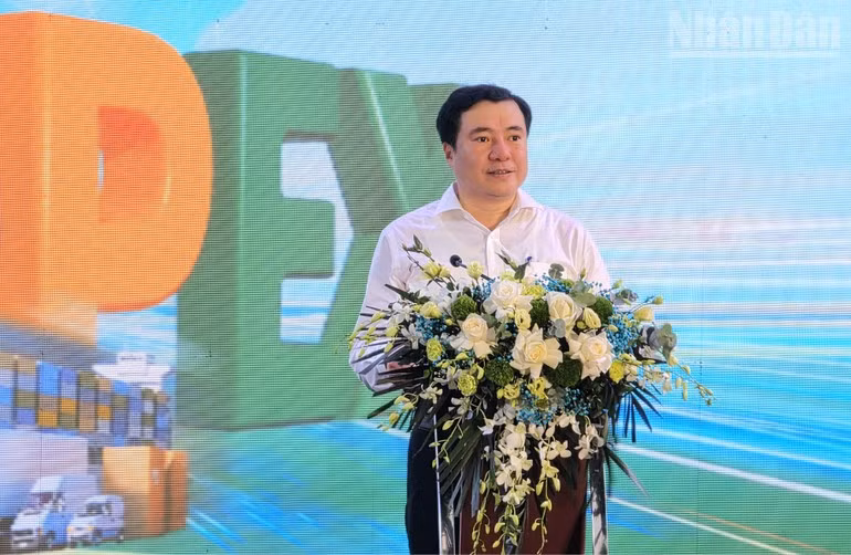Nguyen Sinh Nhat Tan, viceministro de Industria y Comercio, en su intervención.