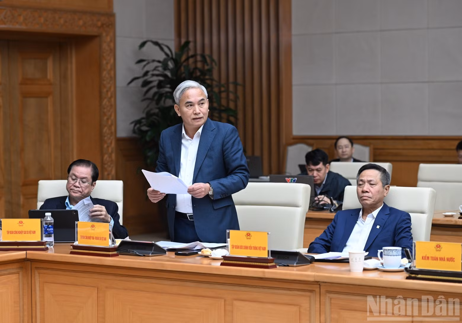 El director general del Grupo Nacional de Industrias de Carbón y Minerales de Vietnam (TKV), Vu Anh Tuan, en su intervención.