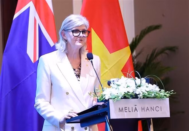 La gobernadora general de Australia, Sam Mostyn, habla en el evento. (Foto: VNA)