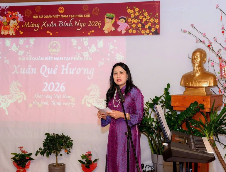 La embajadora de Vietnam en Finlandia, Pham Thi Thanh Binh, interviene en el evento. (Foto: Embajada de Vietnam en Finlandia)