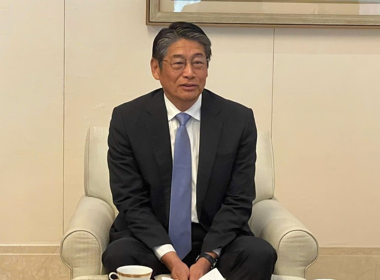 El embajador de Japón en Vietnam, Ito Naoki, habla en la cita. (Foto: Van Toan)