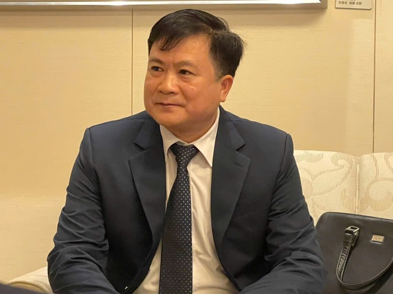 El presidente del Comité Popular de la comuna de Cat Thinh, Ha Bien Cuong, interviene en la ceremonia. (Foto: Van Toan)