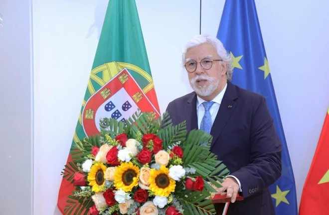El embajador portugués en Vietnam, Joaquim Alberto de Sousa Moreira de Lemos, habla en la ceremonia (Foto: VNA)