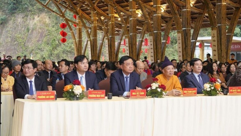 Asistentes a la ceremonia de apertura.