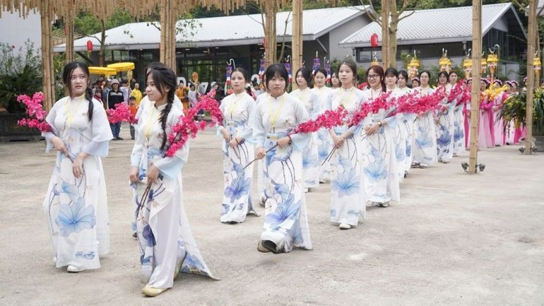 Una de las procesiones durante la ceremonia de apertura.