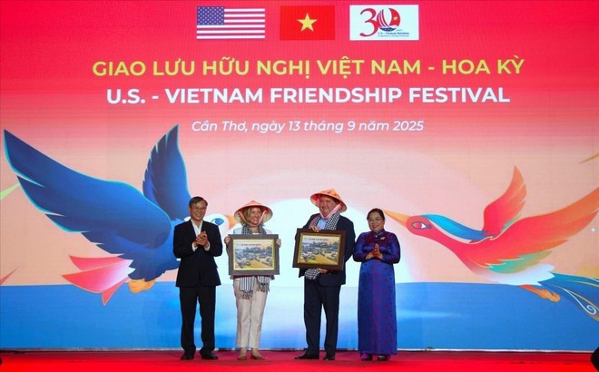 En el festival de la Amistad entre Estados Unidos y Vietnam en la ciudad de Can Tho, en el Delta del Mekong en septiembre de 2025. (Foto: VNA)