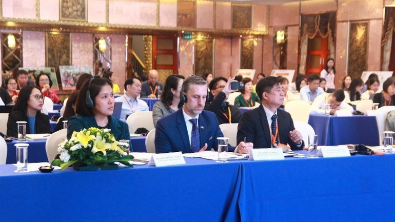 Delegados nacionales e internacionales en el evento.