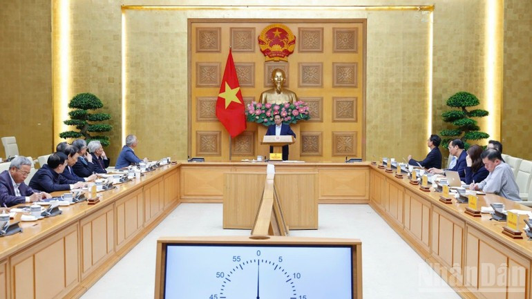 El primer ministro de Vietnam, Pham Minh Chinh, interviene en la reunión. (Foto: Nhan Dan)