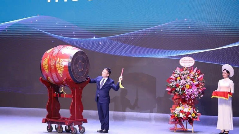 El viceprimer ministro vietnamita, Le Thanh Long, en el Día de la Poesía de Vietnam 2026.