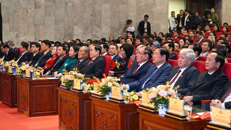 Líderes y exlíderes del Partido y del Estado en la cita. (Foto: Thuy Nguyen)