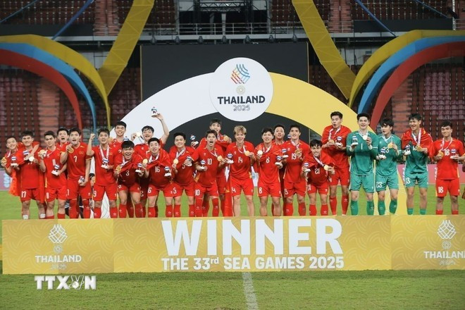 Los jugadores sub-22 de Vietnam obtuvieron la medalla de oro en fútbol masculino en SEA Games 33. (Foto: VNA)