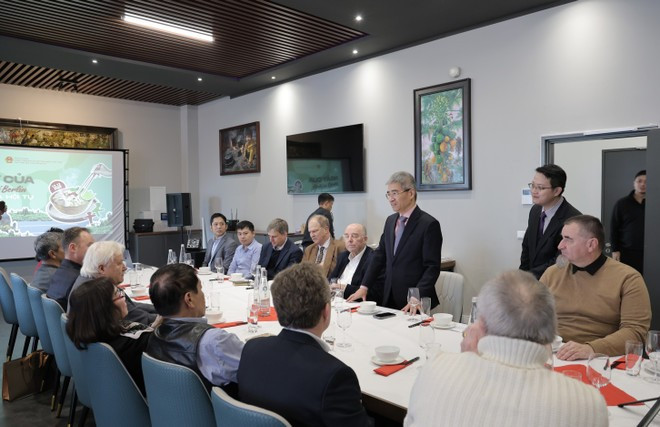 El embajador de Vietnam, Nguyen Dac Thanh, en el intercambio culinario. (Foto: VNA)