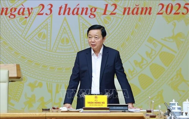 El viceprimer ministro de Vietnam Tran Hong Ha preside la 27ª reunión del Comité Nacional de Lucha contra la Pesca Ilegal, No Declarada y No Reglamentada. (Foto: VNA)