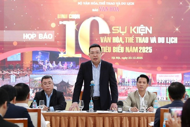 Nguyen Anh Vu, editor jefe del periódico Van Hoa y jefe del Comité Organizador, en la rueda de prensa (Foto: baovanhoa.vn)