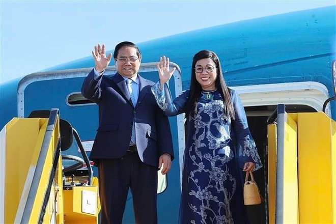 El primer ministro de Vietnam, Pham Minh Chinh, y su esposa, parte de la capital Estocolmo de Suecia rumbo a Hanói (Foto: VNA) El primer ministro de Vietnam, Pham Minh Chinh, y su esposa, parte de la capital Estocolmo de Suecia rumbo a Hanói (Foto: VNA)