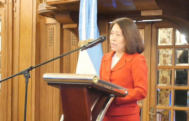 La embajadora de Vietnam en Argentina, Ngo Minh Nguyet, interviene en el seminario (Foto: VNA) La embajadora de Vietnam en Argentina, Ngo Minh Nguyet, interviene en el seminario (Foto: VNA)