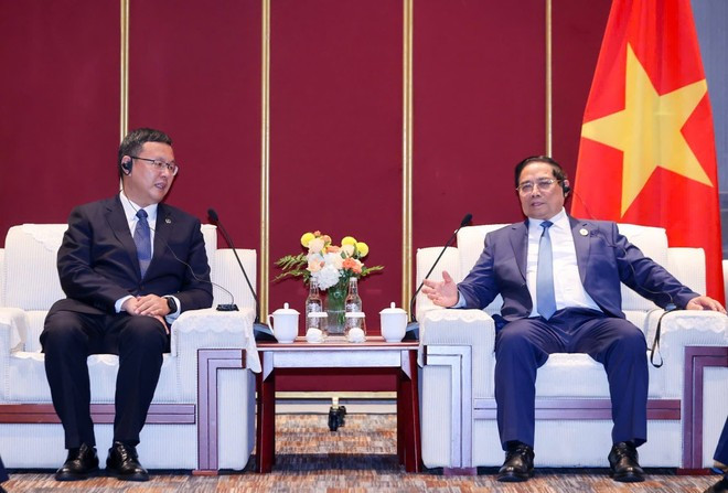 El primer ministro de Vietnam, Pham Minh Chinh, recibe a Chen Wenjian, presidente de la Corporación de Ingeniería Ferroviaria de China (CREC). (Foto: VNA) El primer ministro de Vietnam, Pham Minh Chinh, recibe a Chen Wenjian, presidente de la Corporación de Ingeniería Ferroviaria de China (CREC). (Foto: VNA)