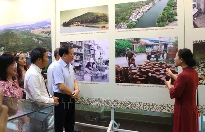 Presentan la cerámica antigua de Quang Duc. (Foto: VNA) Presentan la cerámica antigua de Quang Duc. (Foto: VNA)
