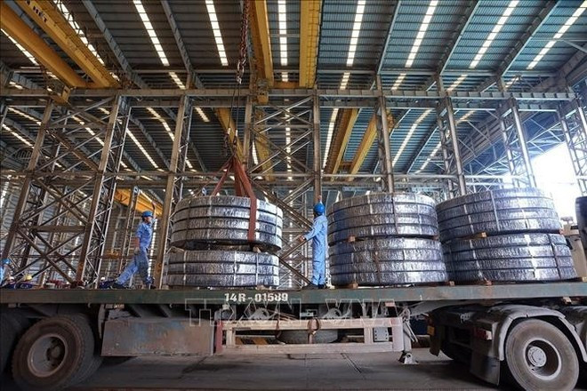 Las empresas vietnamitas tendrán mayor motivación para invertir en la fabricación de acero y maquinaria tras la promulgación de la Ley de Ferrocarriles (modificada). (Foto: VNA) Las empresas vietnamitas tendrán mayor motivación para invertir en la fabricación de acero y maquinaria tras la promulgación de la Ley de Ferrocarriles (modificada). (Foto: VNA)
