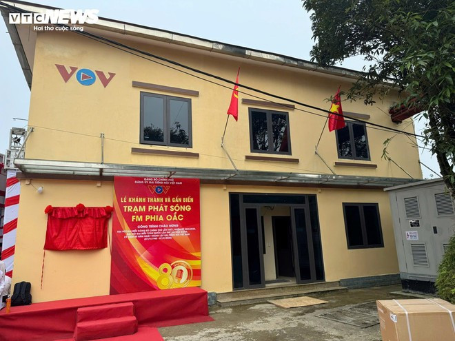 La estación transmisora de FM se ubica en la comuna de Thanh Cong, provincia de Cao Bang (Foto: VNA) La estación transmisora de FM se ubica en la comuna de Thanh Cong, provincia de Cao Bang (Foto: VNA)