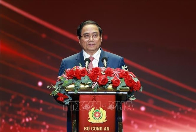 El primer ministro Pham Minh Chinh pronuncia un discurso de dirección y lanza la campaña "Todo el pueblo protege la seguridad nacional". (Foto: VNA) El primer ministro Pham Minh Chinh pronuncia un discurso de dirección y lanza la campaña "Todo el pueblo protege la seguridad nacional". (Foto: VNA)