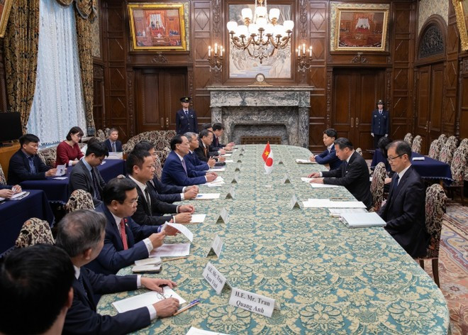 El vicetitular de la Asamblea Nacional de Vietnam Tran Quang Phuong se reúne en Tokio con el vicepresidente de la Cámara de Consejeros, Fukuyama Tetsuro. (Foto: VNA) El vicetitular de la Asamblea Nacional de Vietnam Tran Quang Phuong se reúne en Tokio con el vicepresidente de la Cámara de Consejeros, Fukuyama Tetsuro. (Foto: VNA)