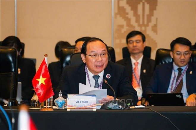 El viceministro de Agricultura y Medio Ambiente de Vietnam Le Cong Thanh participa en la AMME-18 en Langkawi, Malasia (Foto: VNA) El viceministro de Agricultura y Medio Ambiente de Vietnam Le Cong Thanh participa en la AMME-18 en Langkawi, Malasia (Foto: VNA)