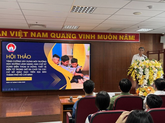 Nguyen Van Hieu, director del Departamento de Educación y Formación de Ciudad Ho Chi Minh, habla en el seminario (Foto: VNA) Nguyen Van Hieu, director del Departamento de Educación y Formación de Ciudad Ho Chi Minh, habla en el seminario (Foto: VNA)