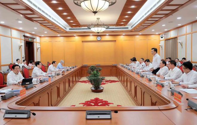 El secretario del Comité partidista de Hung Yen, Nguyen Huu Nghia, interviene en la cita (Foto: VNA) El secretario del Comité partidista de Hung Yen, Nguyen Huu Nghia, interviene en la cita (Foto: VNA)