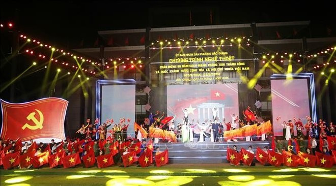 Un show en la provincia de Bac Ninh (Foto: VNA) Un show en la provincia de Bac Ninh (Foto: VNA)