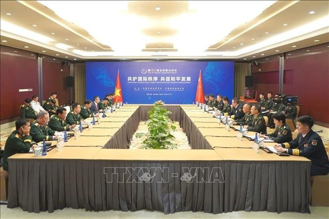 En el encuentro entre el general Phan Van Giang, ministro de Defensa de Vietnam y su par chino, el coronel general Dong Jun (Foto: VNA) En el encuentro entre el general Phan Van Giang, ministro de Defensa de Vietnam y su par chino, el coronel general Dong Jun (Foto: VNA)