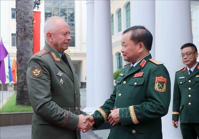 El viceministro de Defensa de Vietnam, Hoang Xuan Chien, recibe a su homólogo ruso, Alexander Vasilyevich Fomin. (Foto: VNA) El viceministro de Defensa de Vietnam, Hoang Xuan Chien, recibe a su homólogo ruso, Alexander Vasilyevich Fomin. (Foto: VNA)