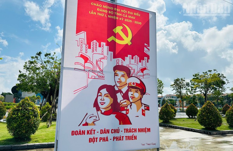 Cartel en la plaza Hung Vuong (Foto: Trong Duy)