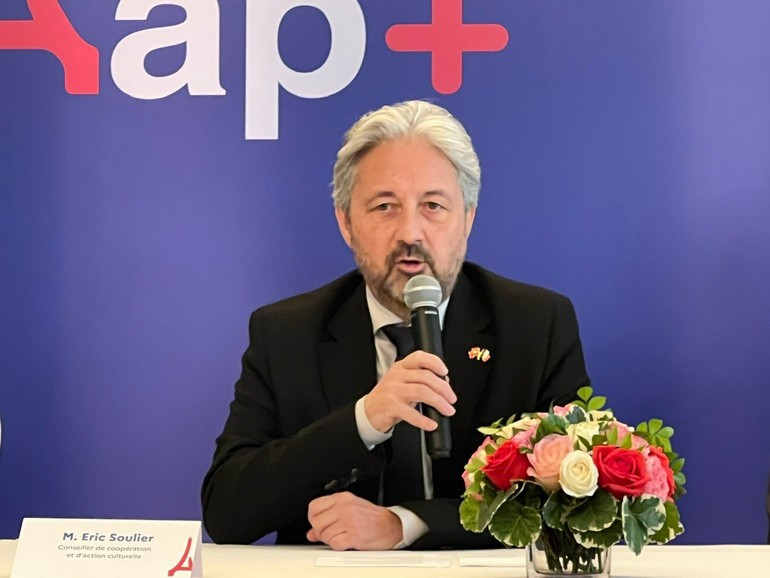 Eric Soulier, consejero de cooperación y actividades culturales de la embajada de Francia en Vietnam, habla sobre el proyecto TiengPhapPlus.vn.