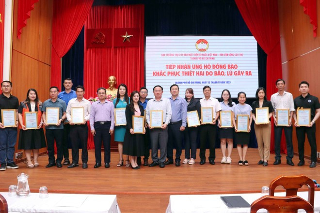 En la ceremonia de recepción de donaciones (Foto: VNA)