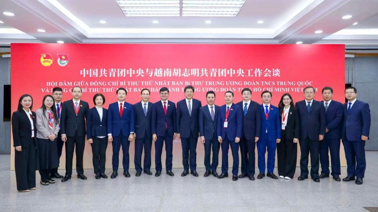 Delegados de ambas partes en las conversaciones.