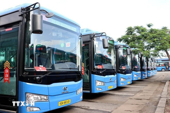 Las rutas de autobuses eléctricos entrarán en funcionamiento a partir del 1 de agosto de 2025 (Foto: VNA) Las rutas de autobuses eléctricos entrarán en funcionamiento a partir del 1 de agosto de 2025 (Foto: VNA)