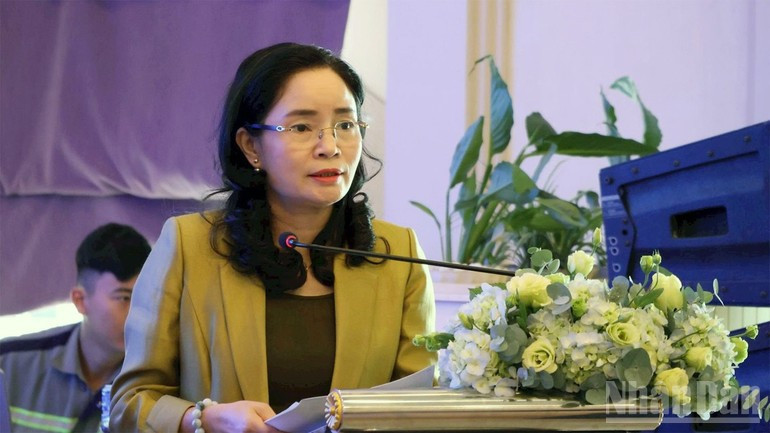 Trinh Thi Thuy, viceministra vietnamita de Cultura, Deportes y Turismo, pronuncia el discurso inaugural. Trinh Thi Thuy, viceministra vietnamita de Cultura, Deportes y Turismo, pronuncia el discurso inaugural.