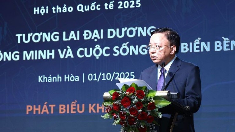 Le Huyen, vicepresidente del Comité Popular de Khanh Hoa, interviene en el evento. Le Huyen, vicepresidente del Comité Popular de Khanh Hoa, interviene en el evento.