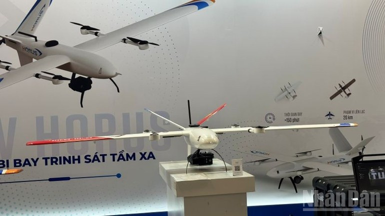 Se presentan aviones de reconocimiento de largo alcance en la exposición. (Foto: HNV) Se presentan aviones de reconocimiento de largo alcance en la exposición. (Foto: HNV)