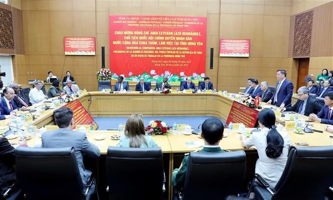 Presidente del Parlamento cubano, Esteban Lazo Hernández, visita la norteña provincia vietnamita de Hung Yen. (Foto: VNA) Presidente del Parlamento cubano, Esteban Lazo Hernández, visita la norteña provincia vietnamita de Hung Yen. (Foto: VNA)