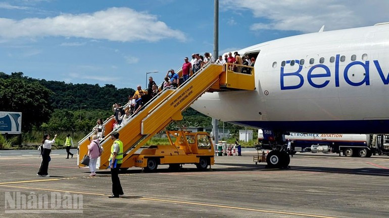 Pasajeros del vuelo BRU 8197 de Belavia Airlines. Pasajeros del vuelo BRU 8197 de Belavia Airlines.