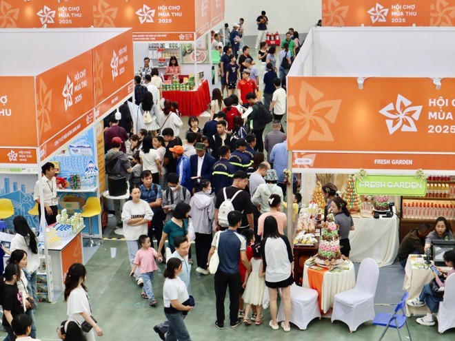 Feria de Otoño de Vietnam facilita la firma de más de 100 acuerdos comerciales. (Foto: VNA) Feria de Otoño de Vietnam facilita la firma de más de 100 acuerdos comerciales. (Foto: VNA)